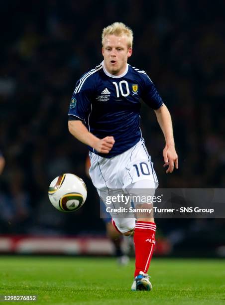 V SPAIN .HAMPDEN - GLASGOW.Steven Naismith in action for Scotland