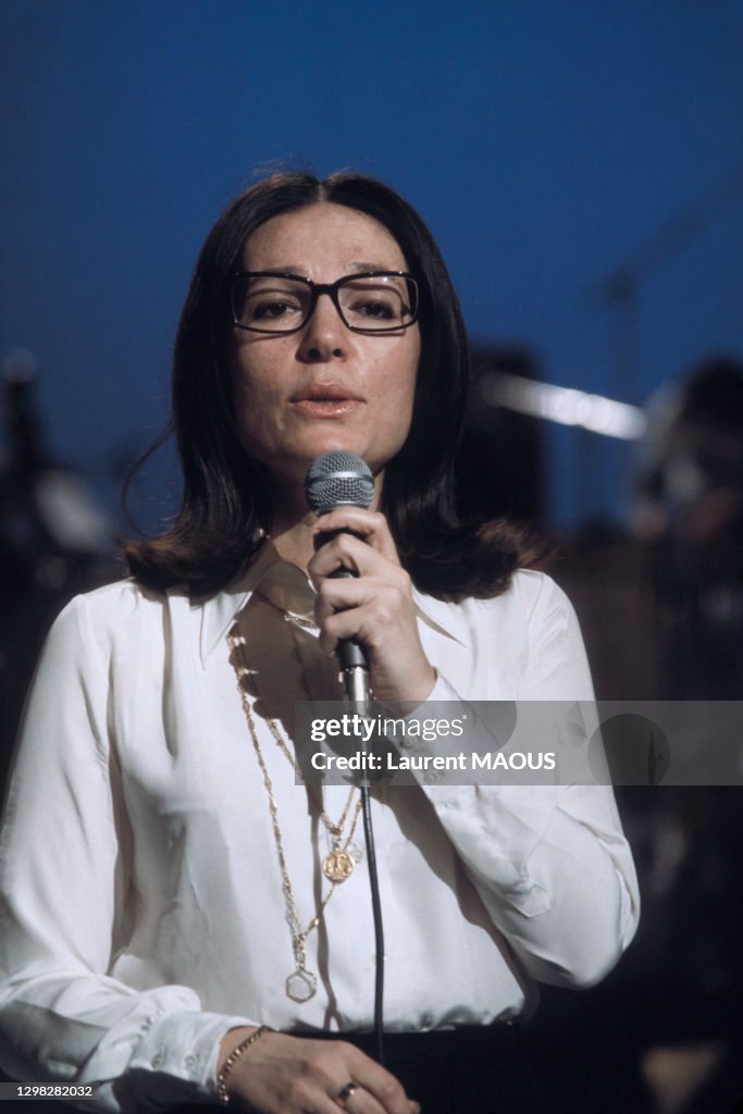 Nana Mouskouri lors d'un show télé en 1974