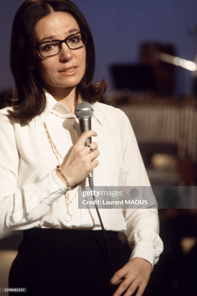 Nana Mouskouri lors d'un show télé en 1974