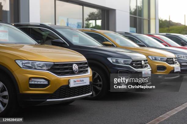 volkswagen dealership with t-roc cars - volkswagen t roc stock pictures, royalty-free photos & images
