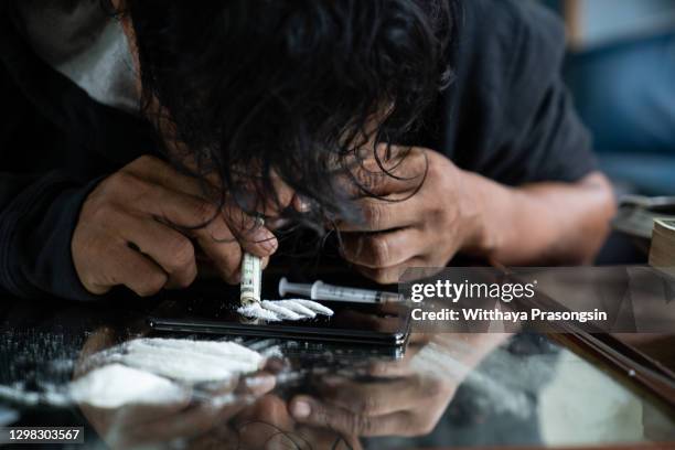 hard drugs on dark - cocaine stock pictures, royalty-free photos & images