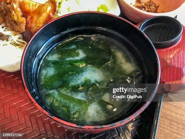 wakame miso soup - wakame stock-fotos und bilder