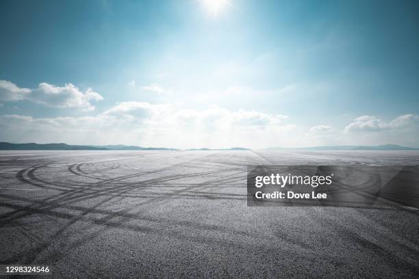 empty road - kunming stock-fotos und bilder