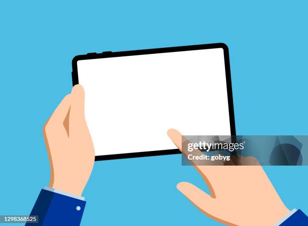 ilustraciones, imágenes clip art, dibujos animados e iconos de stock de mano del hombre sosteniendo tableta digital con pantalla vacía, maqueta - tableta digital