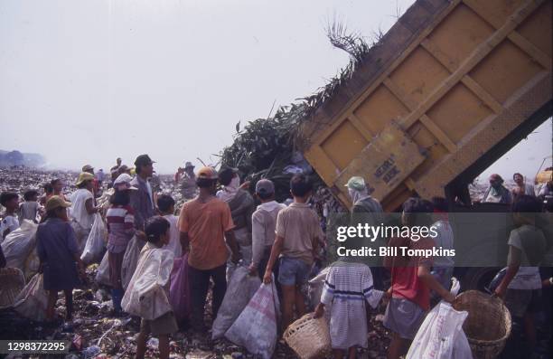 July 1988]: MANDATORY CREDIT Bill Tompkins/Getty Images Family. The Payatas Dumpsite, a 13 hectare garbage dumpsite. The site houses a 50-acre...