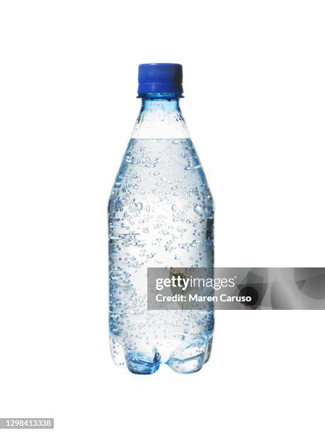 plastic bottle of sparkling water - fizz photos et images de collection