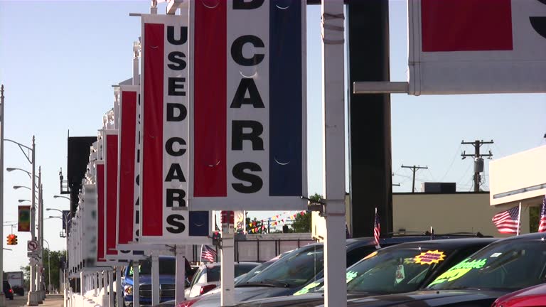 https://media.gettyimages.com/id/129845288/video/used-cars-car-dealership.jpg?b=1&s=640x640&k=20&c=Eg0QrRjTSM4wOedADAXIuM4bGf5nWDAy7CtimEqyRcE=