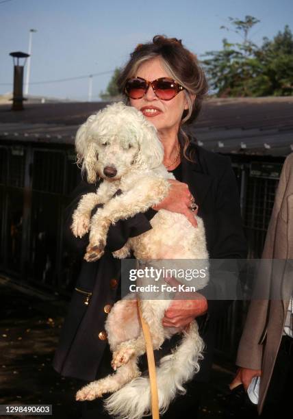 Actress Brigitte Bardot and a abandonned dog from SPA attend a SPA Cocktail Party at SPA on octobre 1990 in Paris, France.