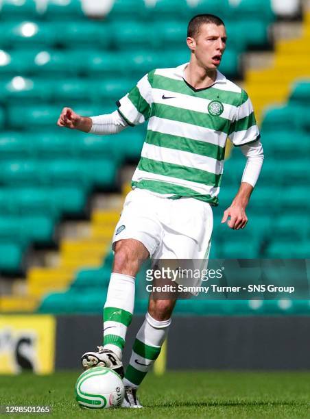 V LIVINGSTON U19 .CELTIC PARK - GLASGOW.Lewis Toshney in action for Celtic