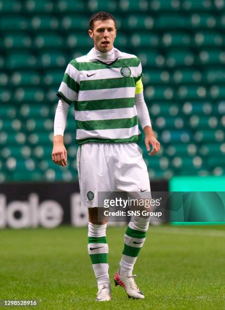 V BARCELONA U19 .CELTIC PARK - GLASGOW.Lewis Toshney in action for Celtic.
