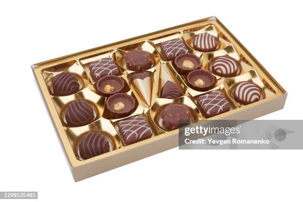 chocolate candies in a box isolated on white background - box of chocolate stockfoto's en -beelden