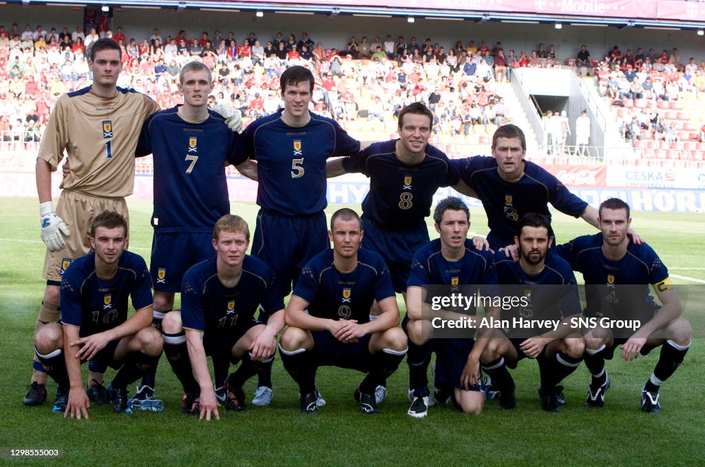 30/05/08 INTERNATIONAL FRIENDLY.CZECH REPUBLIC v SCOTLAND (3-1).PRAGUE - CZECH REPUBLIC .The Scotland team-:.(Back L/R) Craig Gordon, Darren Fletcher, Gary Caldwell, Gavin Rae, Gary Naysmith.(Front L/R) James Morrison, Barry Robson, Kenny Miller, Kevin M