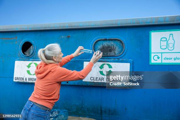 recycling glas - glasbak stockfoto's en -beelden