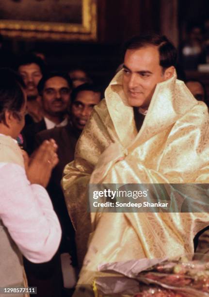 Elect Rajid Indian Prime Minister Rajiv Gandhi being greeted at the Congress ...