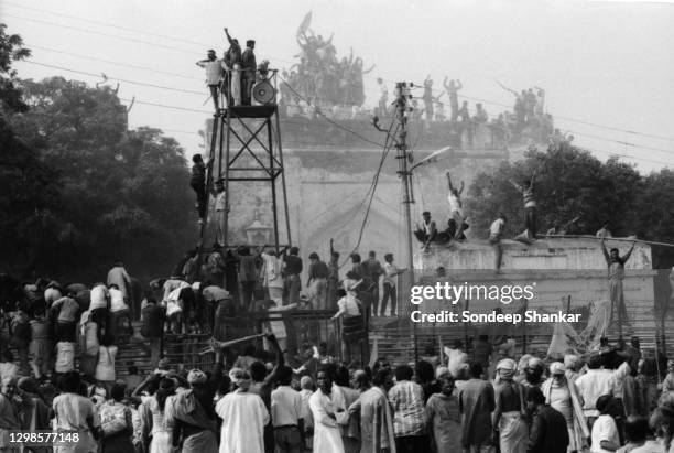Ayodhya Riots Ayodhya Babri Mosque Photos et images de collection - Getty Images