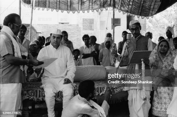 Congress candidate from Amethi parliamentary constituency, Uttar Pradesh, Rajiv Gandhi on his first election campaigning in 1981 speaking to a...