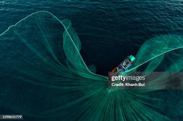 put to sea of fishing boat - best picture stock-fotos und bilder