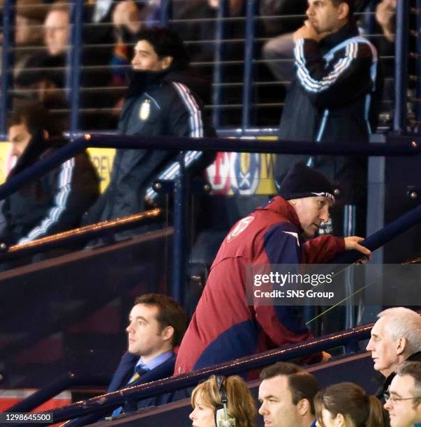 V ARGENTINA.HAMPDEN - GLASGOW.Terry Butcher and Diego Maradona