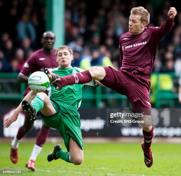 V HEARTS .EASTER ROAD - EDINBURGH .Andrew Driver gets to the ball ahead of Hibs' David Van Zanten