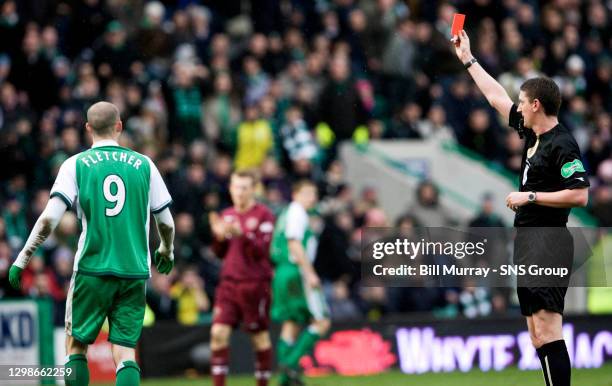 V HEARTS .EASTER ROAD - EDINBURGH .Referee Craig Thomson sends off Hibs' Steven Fletcher