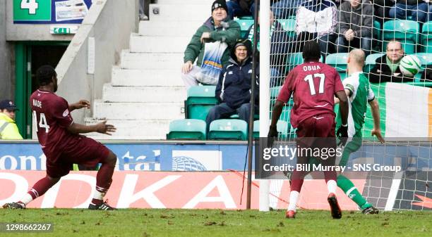 V HEARTS .EASTER ROAD - EDINBURGH .Christian Nade drills home the opening goal for Hearts