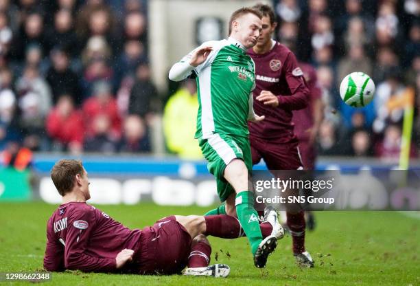 V HEARTS .EASTER ROAD - EDINBURGH .Marius Zaliukas slides in on Hibs' Derek Riordan