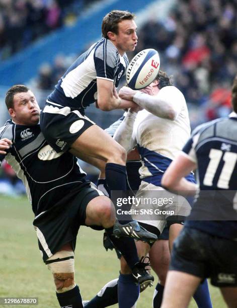 V SCOTLAND .PARIS - FRANCE.Scotland's Mike Blair in action