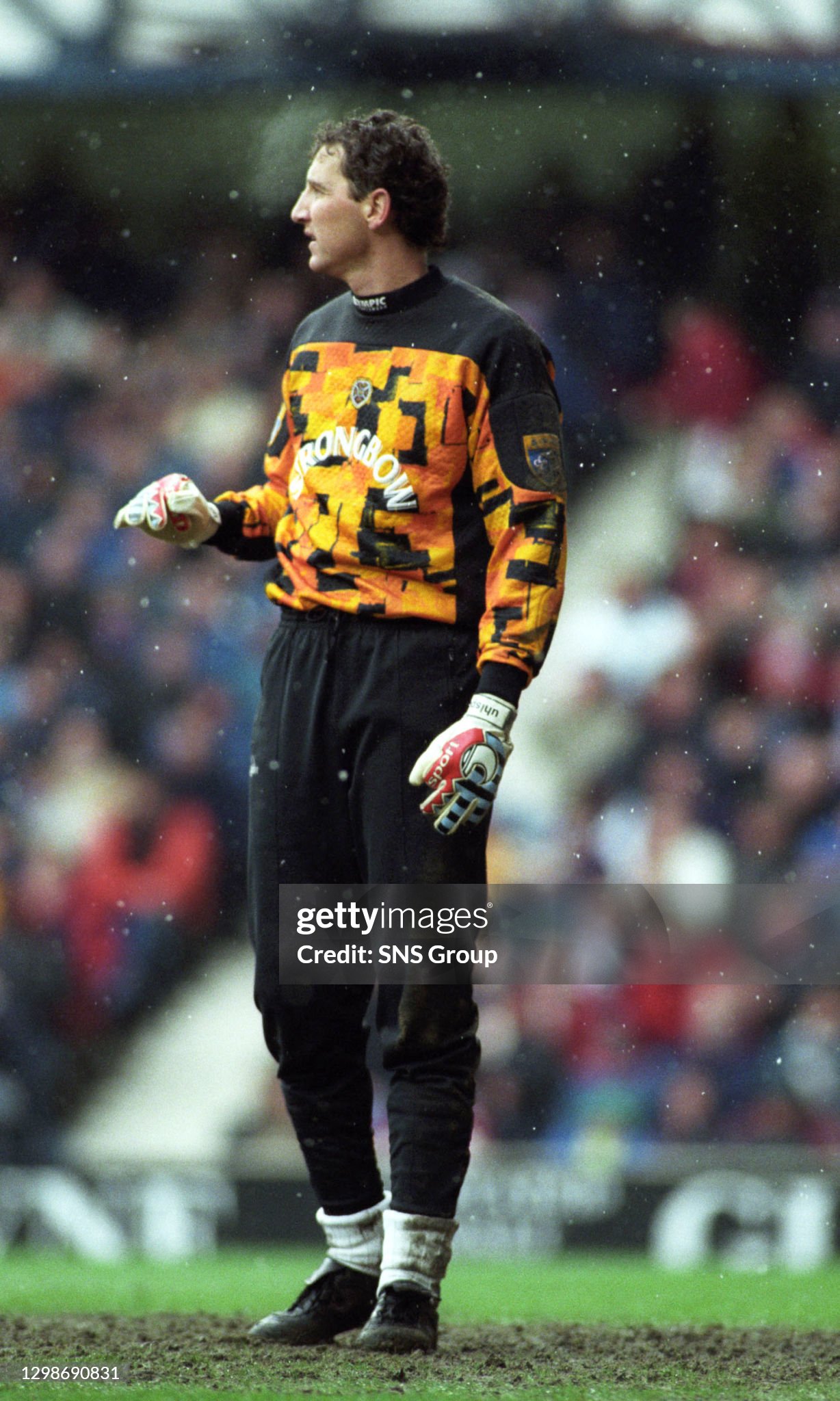 28/02/98 BELL'S PREMIER DIVISION.RANGERS V HEARTS (2-2).IBROX - GLASGOW.Hearts goalkeeper Gilles Rousset  ..   (Photo by SNS Group via Getty Images)