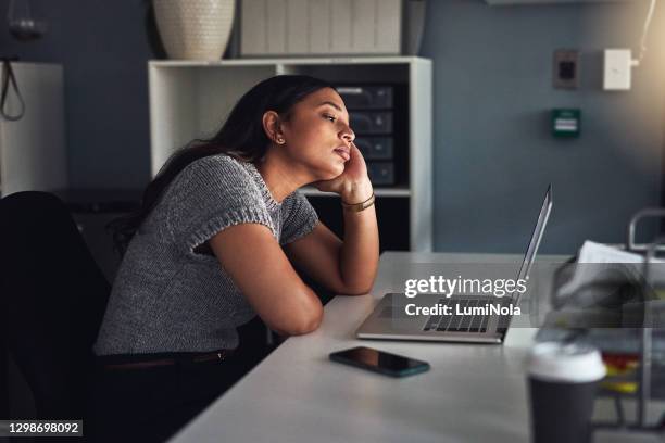 la sua motivazione sta diminuendo - indifferenza foto e immagini stock