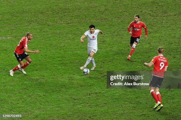 Scott Fraser of Milton Keynes Dons runs with the ball under pressure from Darren Pratley, Andrew Shinnie and Jayden Stockley of Charlton Athletic...