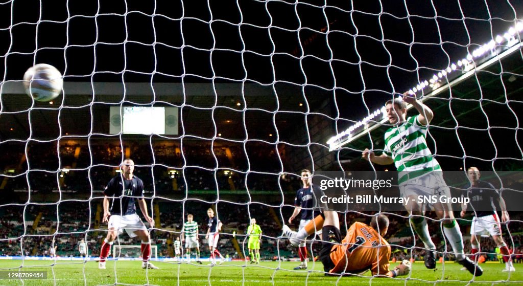 07/04/09 CLYDESDALE BANK PREMIER LEAGUE.CELTIC v FALKIRK.CELTIC PARK - GLASGOW.Darren O'Dea (right) scores Celtic's fouth of the night (Photo by Bill Murray\SNS Group via Getty Images)