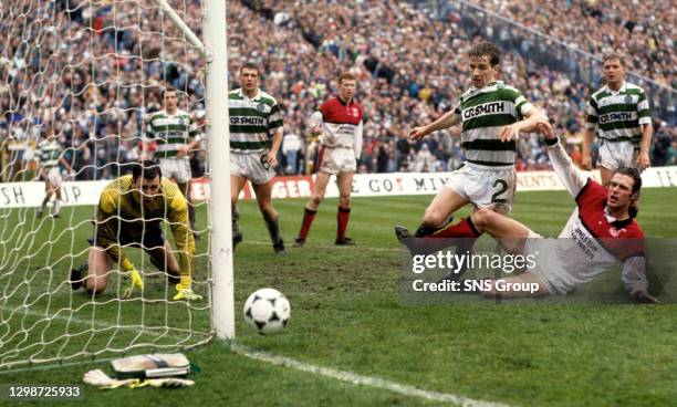 V CELTIC .HAMPDEN - GLASGOW.Celtic's Pat Bonner , Chris Morris and Clydebank's Sean Sweeney watch the ball drift past the post.