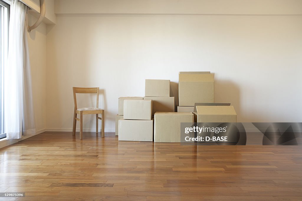 Cardboard packaging in an empty apartment