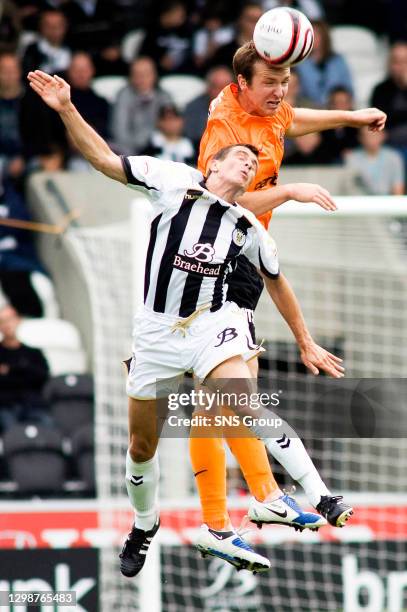 V DUNDEE UTD .ST MIRREN PARK - PAISLEY .Andy Webster gets to the ball before St Mirren's Craig Dargo