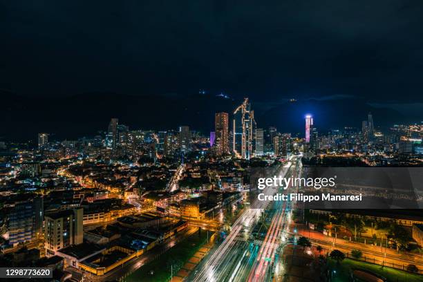 avenida el dorado - bogota foto e immagini stock