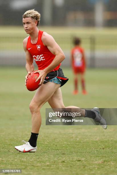 Chad Warner of the Swans trains during a Sydney Swans AFL training session at Lakeside Oval on January 27, 2021 in Sydney, Australia.