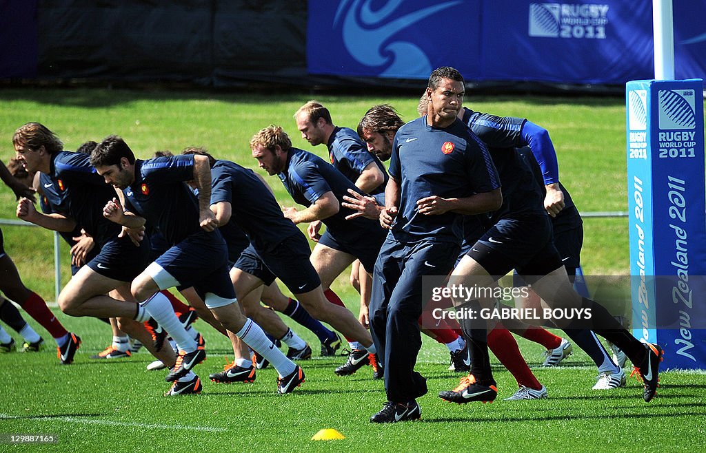 France's captain Thierry Dusautoir (R) a