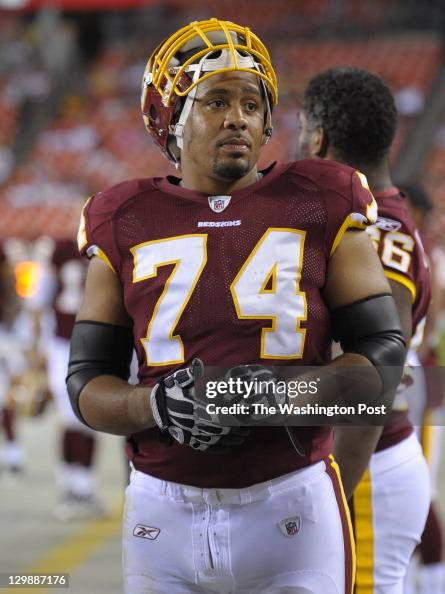 Sean Locklear Washington Redskins guard Sean Locklear as the Washington Redskins ...