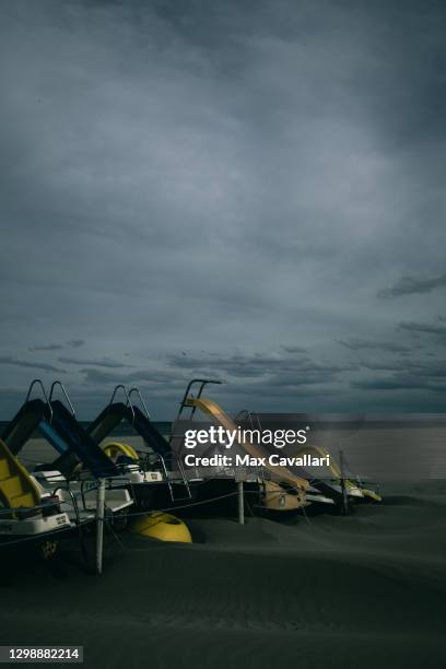 italian beach (marina di ravenna) in a dark mood - massimo cavallari - fotografias e filmes do acervo