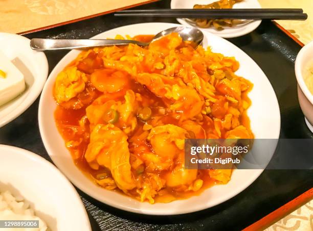 shrimp and egg in chili sauce, chuka teishoku - chili sauce stock pictures, royalty-free photos & images