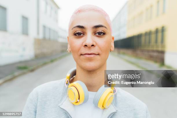 head and should portrait of young woman with headphones - short hair stock pictures, royalty-free photos & images