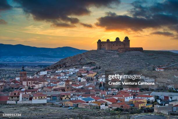 castillo de la calahorra - andalusia, spain - granada españa stock pictures, royalty-free photos & images