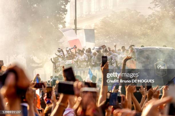 équipe de France de football défile sur les Champs Elysées après leur victoire à la coupe du monde de Football 2018, le 16 Juillet 2018, Paris,...