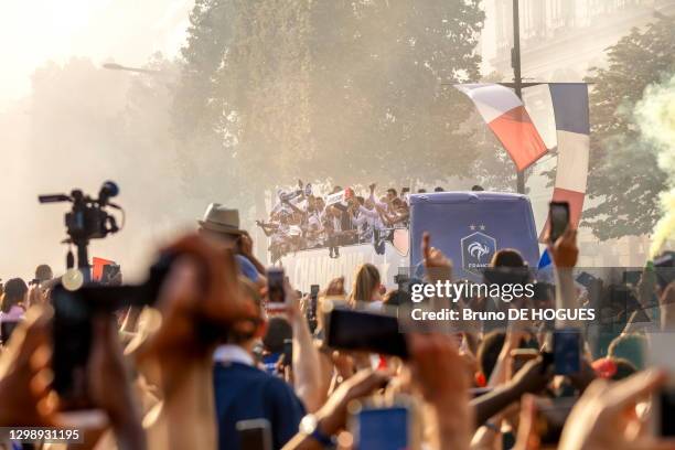 équipe de France de football défile sur les Champs Elysées après leur victoire à la coupe du monde de Football 2018, le 16 Juillet 2018, Paris,...