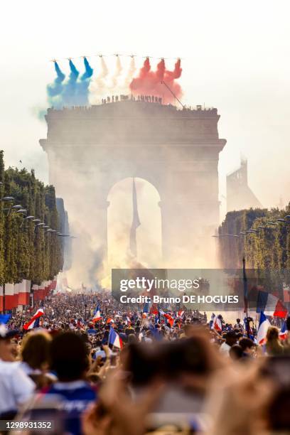 équipe de France de football défile sur les Champs Elysées après leur victoire à la coupe du monde de Football 2018, le 16 Juillet 2018, Paris,...
