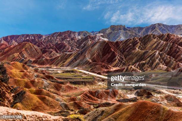 zhang ye danxia in gansu province - zhangye photos et images de collection