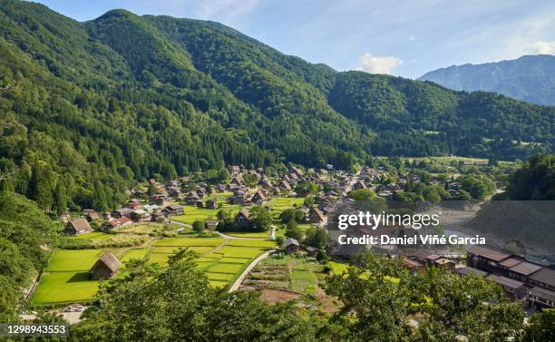 shirakawa go (shirakawa-go) beautiful panorama of the historic village - 富山県 ストックフォトと画像