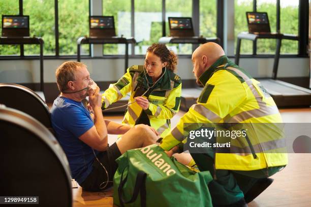 gym casualty - ambulance staff stock pictures, royalty-free photos & images