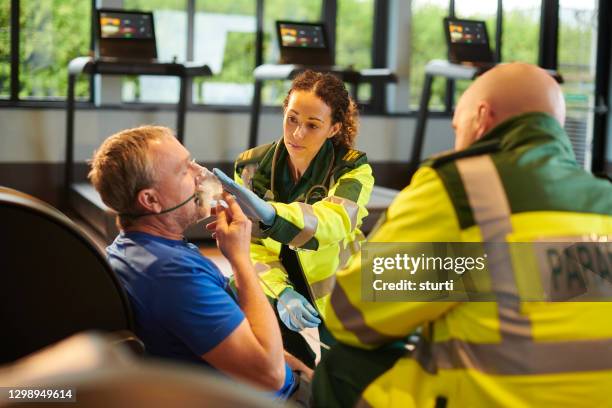 paramedic at the scene - heart attack stock pictures, royalty-free photos & images