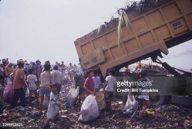 July 1988]: MANDATORY CREDIT Bill Tompkins/Getty Images Family. The Payatas Dumpsite, a 13 hectare garbage dumpsite. The site houses a 50-acre...